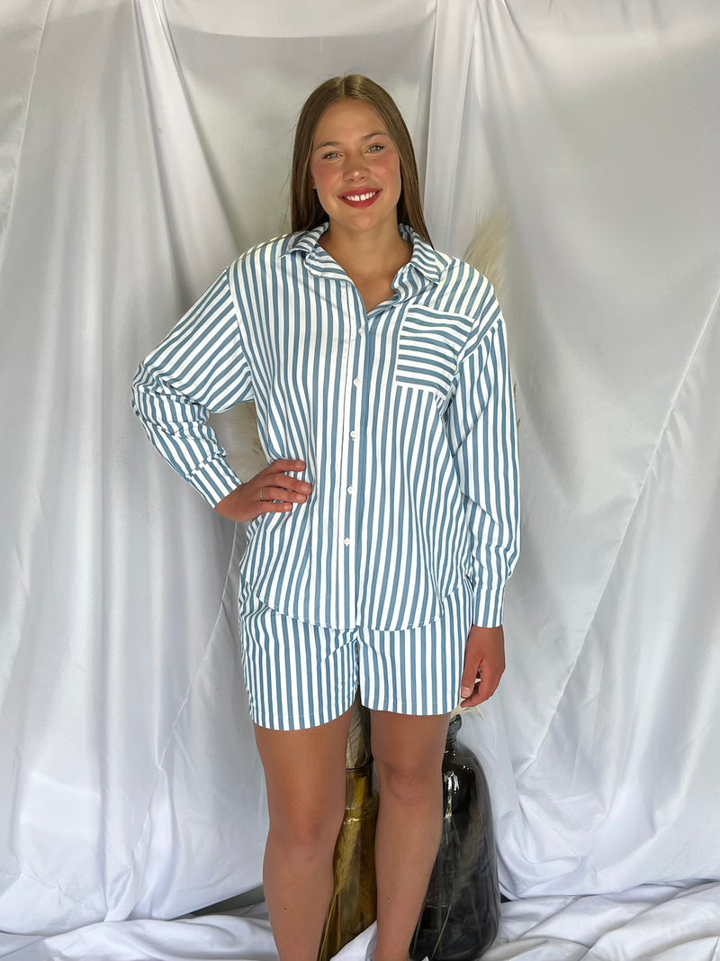 BLUE POPLIN BUTTON UP